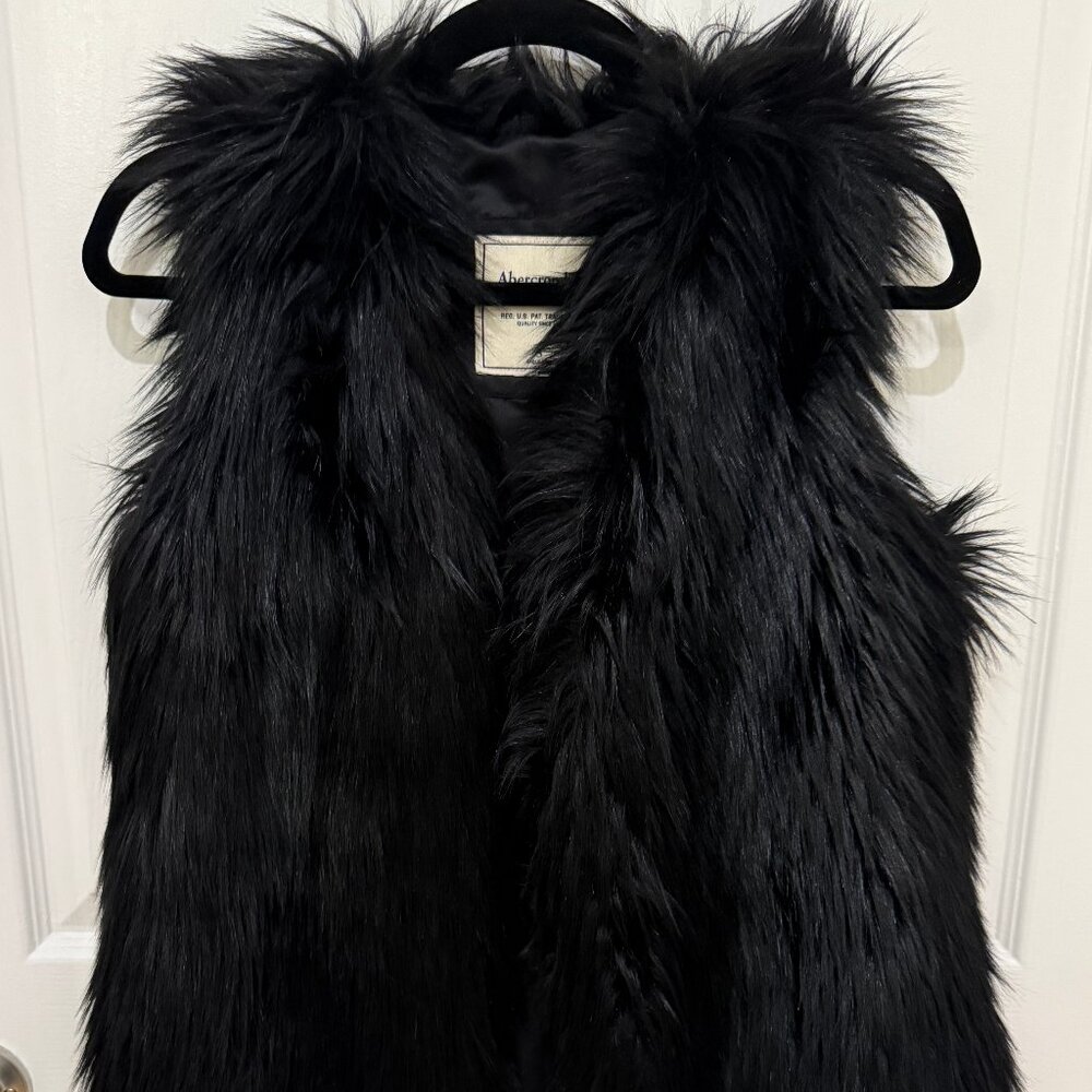 ABERCROMBIE & FITCH BLACK FAUX FUR VEST JACKET